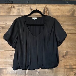 entro Black Short Sleeve Pleated V-Neck Blouse